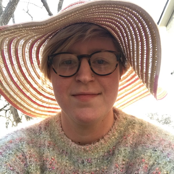 Meet your Posher, Brita - Picture 2 of 4